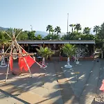 Blue Wave Suite Hotel