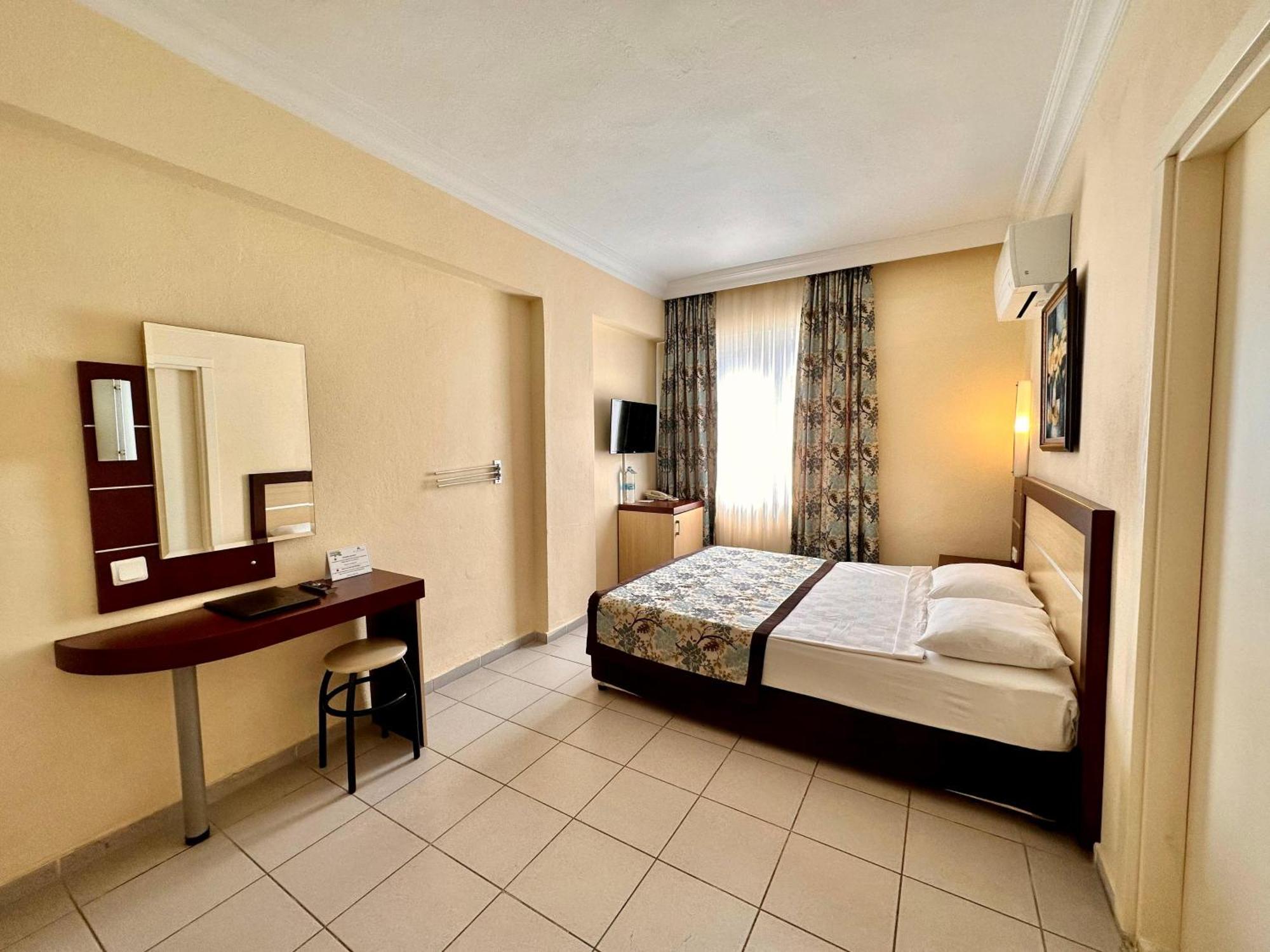 Blue Wave Hotell Alanya